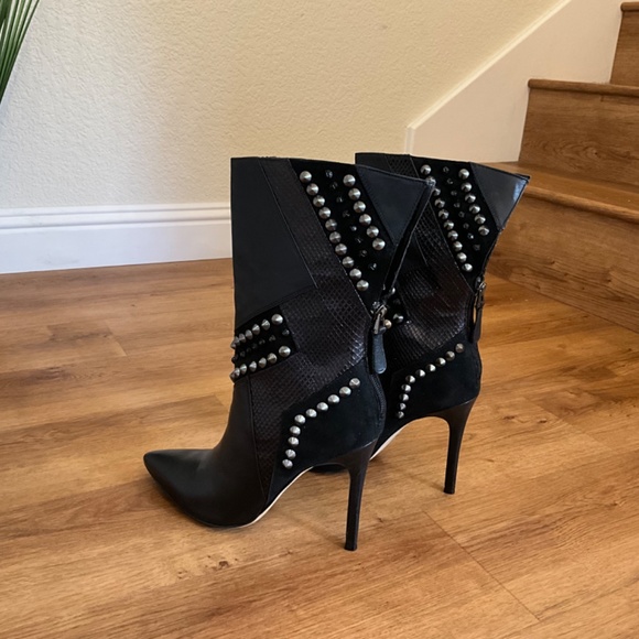 Guess Gwynx Black Studded Leather Back Zip Ankle Boots - Picture 2 of 3